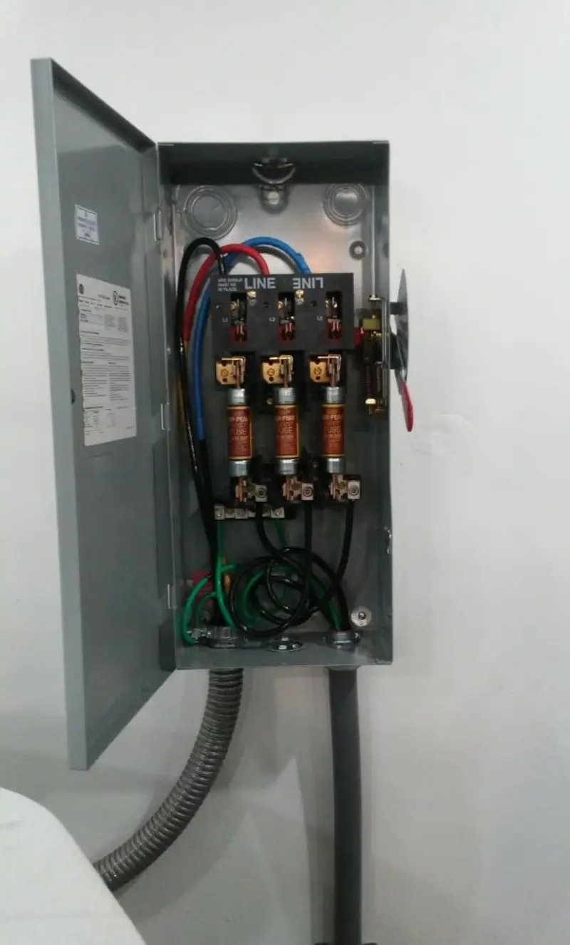 Three-phase disconnect switch installed for Smoke Detector Installation in Wells Branch
